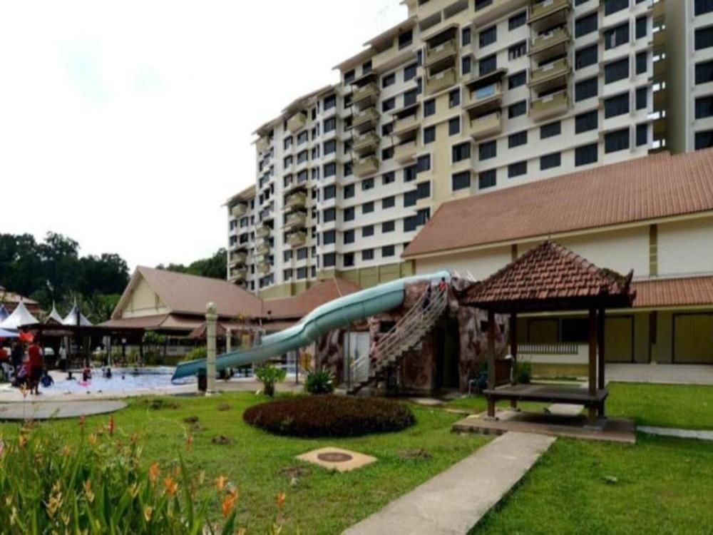 Puteri Beach Resort Петалинг Джая Екстериор снимка