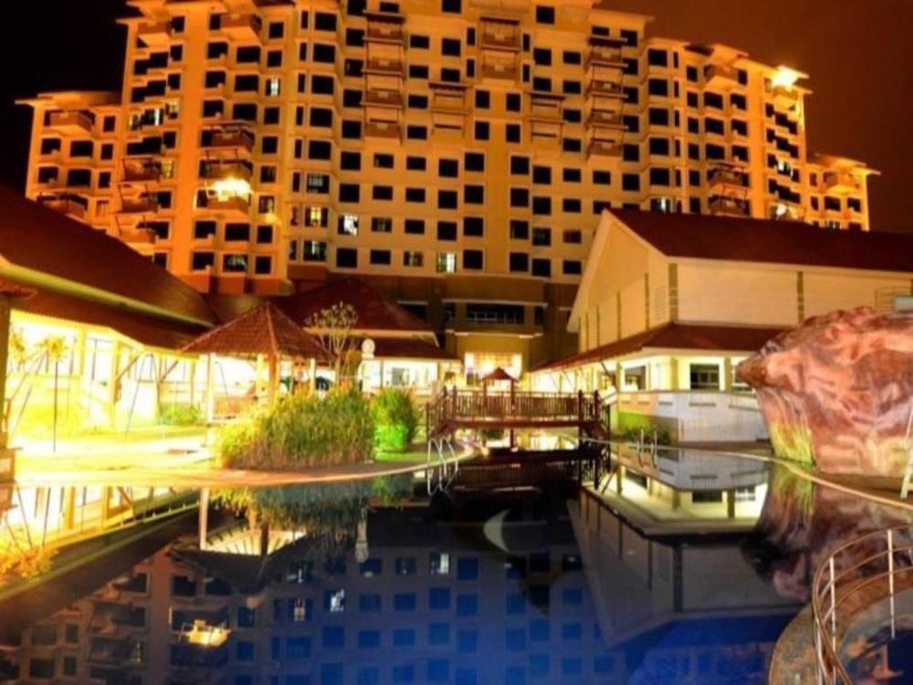 Puteri Beach Resort Петалинг Джая Екстериор снимка