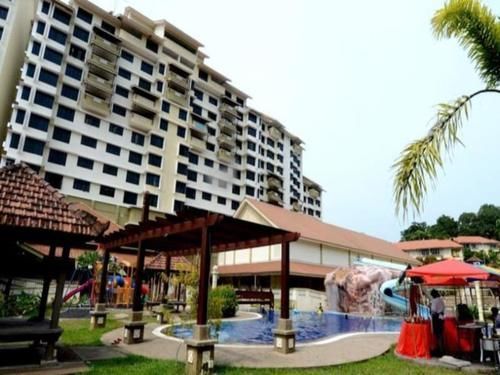 Puteri Beach Resort Петалинг Джая Екстериор снимка
