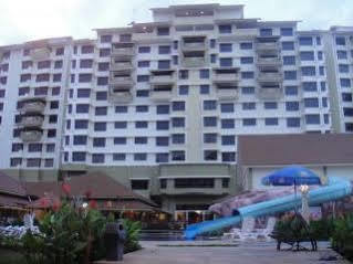 Puteri Beach Resort Петалинг Джая Екстериор снимка